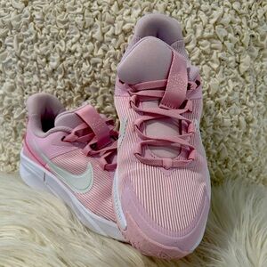 Nike Girls' Star Runner 4 Running Shoes - Size 3 Youth